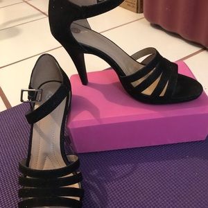 Dress Barn 9.5 black glitter 3” Sandal